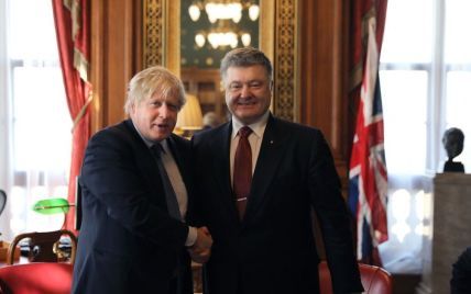 Порошенко обсудил с главой МИД Британии санкции против РФ и военное сотрудничество