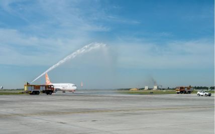 "Велике будівництво": Нова злітно-посадкова смуга аеропорту Одеси прийняла перший літак
