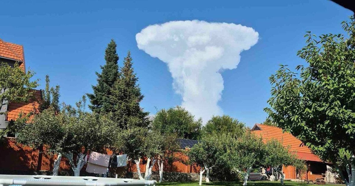 Хмара у вигляді ядерного гриба над Дніпром — як пояснюють явище (фото)