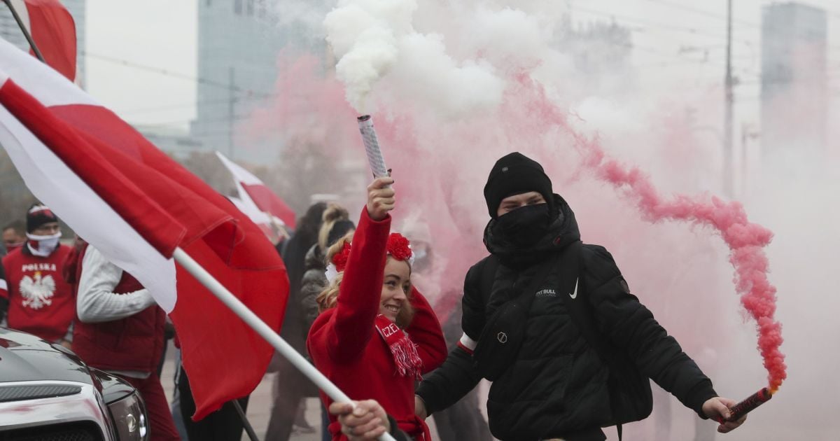 Польські націоналісти влаштували марш до Дня Незалежності: хід завершився сутичками