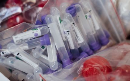 Украина закупит шесть миллионов быстрых тестов на коронавирус: кто их получит