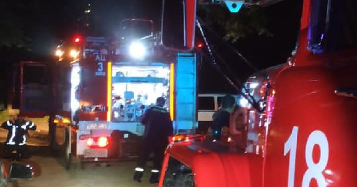 У Києві горіла квартира на другому поверсі 9-поверхівки