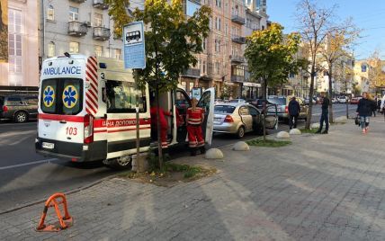 В Киеве во время поездки в такси умер мужчина