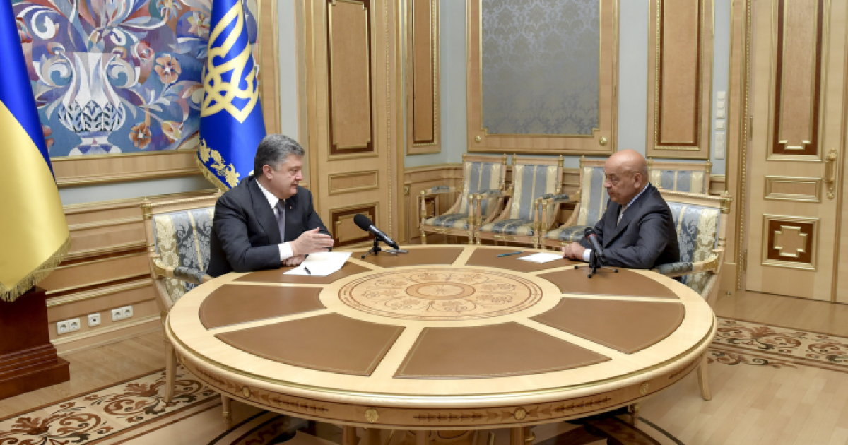 Порошенко заявил, что выросли очереди на границах
