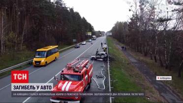 Новини України: у Київській області внаслідок аварії водій згорів живцем у власному авто