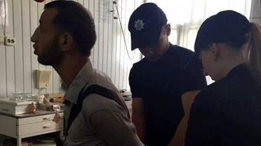 Дитину доправили до лікарні, а шахрая - затримали / © facebook.com/Управління праці та соцзахисту населення Мукачева