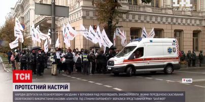 Новости Украины: в Киеве митингующие несколько раз пытались перекрыть улицу Грушевского