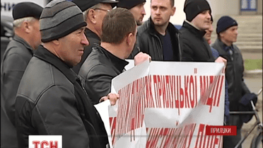 У Прилуках містяни вийшли з пікетом під стіни поліції з вимогою відставки її очільника