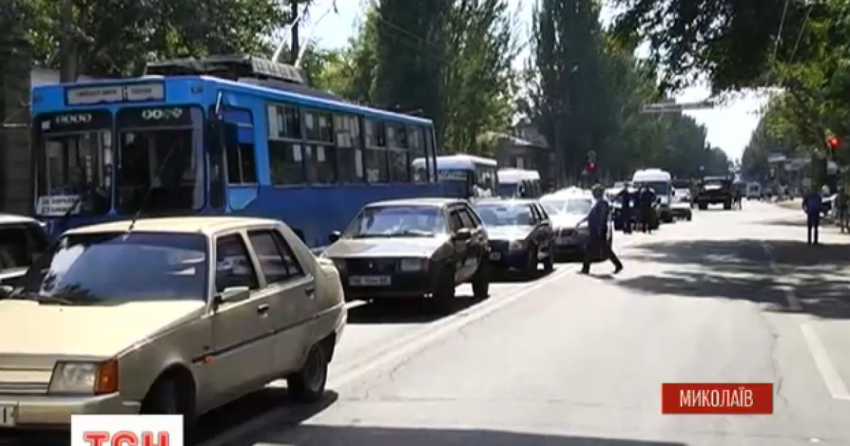 Николаев стоит в огромных пробках