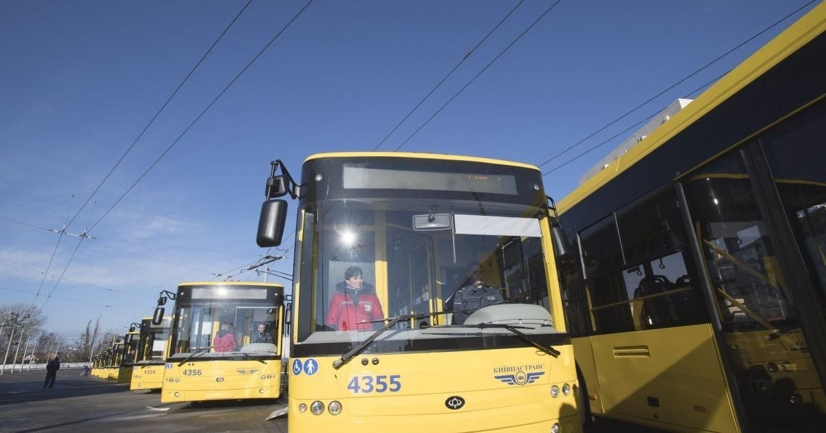 У Києві в тролейбусі померла людина