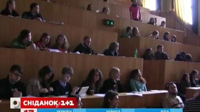Со следующего года стипендии и зарплаты учителям увеличатся