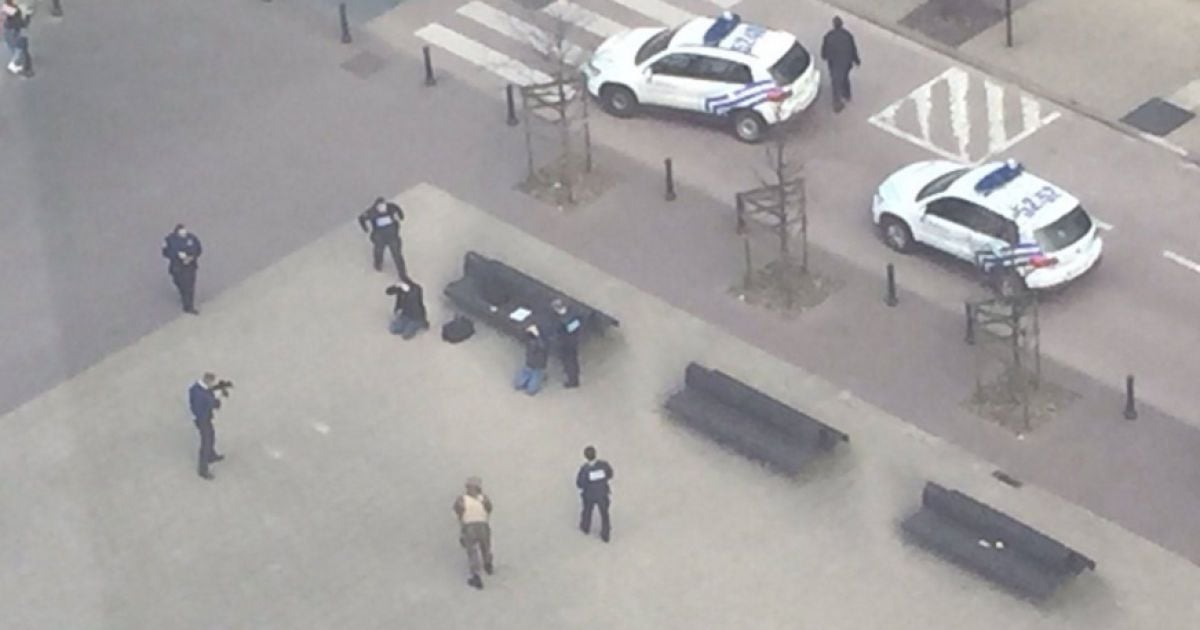 В Брюсселе под прицелом проверяют подозрительных лиц с рюкзаками