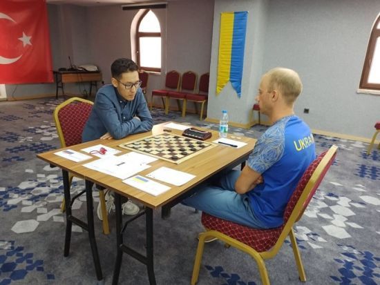 Украинский шашист стал чемпионом Европы: в решающих матчах победил экс-соотечественника из Крыма и россиянина