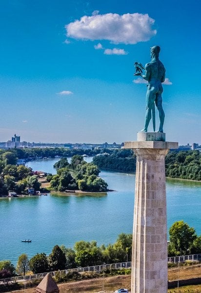 Чому туристи масово їдуть до Сербії