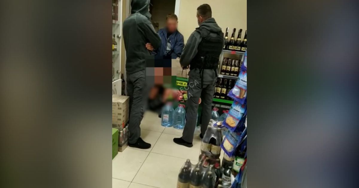 В Одессе мужчина хотел "расплатиться" в магазине своим членом (видео)