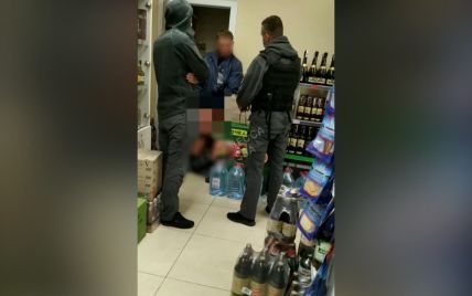 В Одессе мужчина хотел "расплатиться" в магазине своим членом (видео)