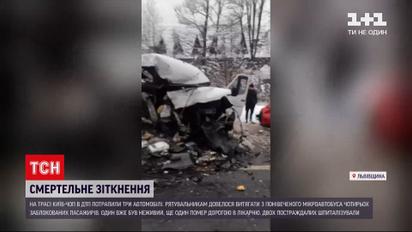 У Львівській області зіштовхнулися три авто – є загиблі