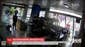 Пес за кермом фургона влаштував погром у китайській крамниці