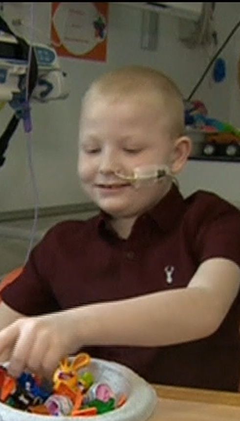 Семирічному хлопчику з Англії провели унікальну операцію з пересадки органів