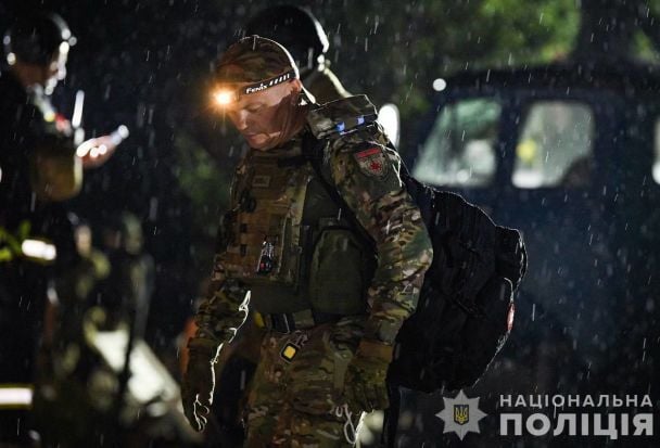 Наслідки ракетного удару по готелю у Запоріжжі 2 вересня / Фото: Нацполіція України