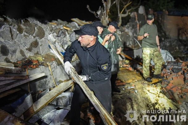 Наслідки ракетного удару по готелю у Запоріжжі 2 вересня / Фото: Нацполіція України