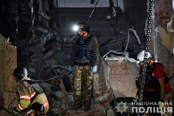 Наслідки ракетного удару по готелю у Запоріжжі 2 вересня / Фото: Нацполіція України