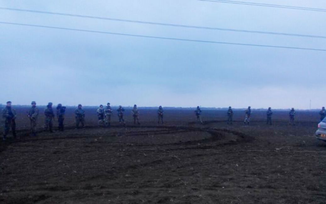Силовики оточили активістів блокади Криму / © Шевкет Наматуллаєв / Facebook