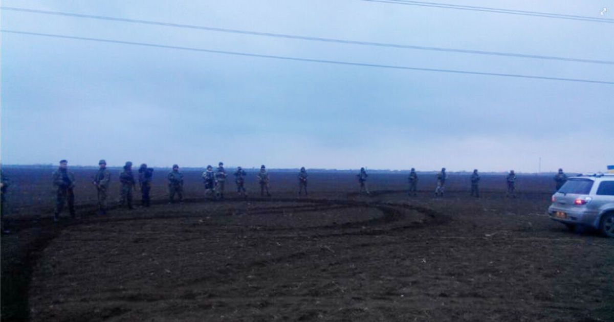 Силовики оточили активістів блокади Криму / © Шевкет Наматуллаєв / Facebook