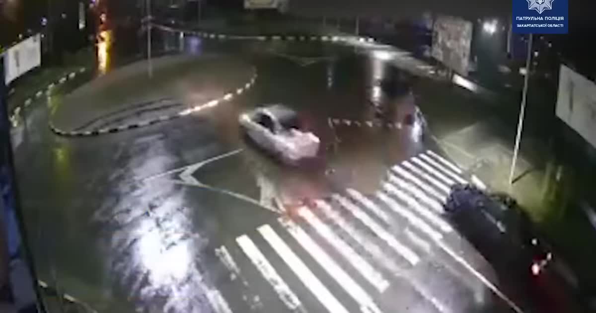 В Ужгороде пьяный водитель устроил аварию и сбежал. Видео