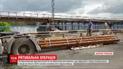 З обваленого мосту біля Нікополя вдалося дістати вантажівку