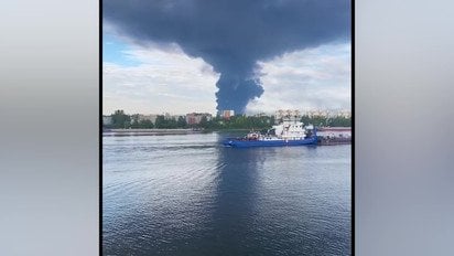 Зеленский показал, как ВСУ поразили 2 НПЗ и катера России