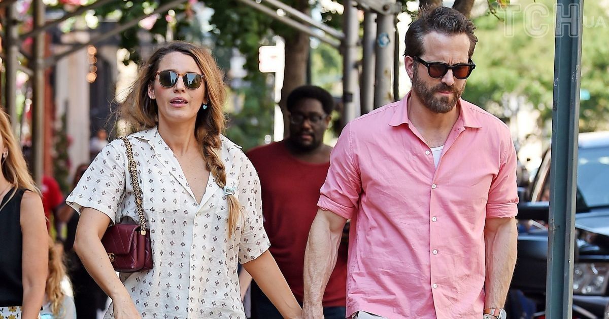 They Held Hands And Said Sweetly Blake Lively Was Caught On A Date With Husband Ryan Reynolds 