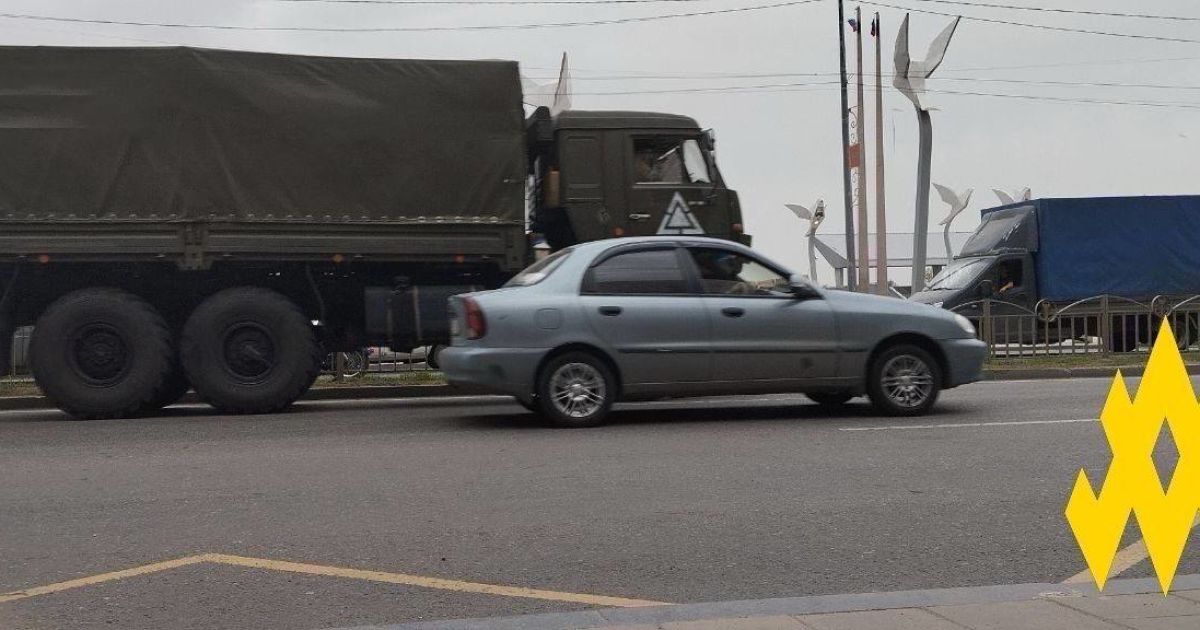 Перемещение военной техники РФ в Мариуполе