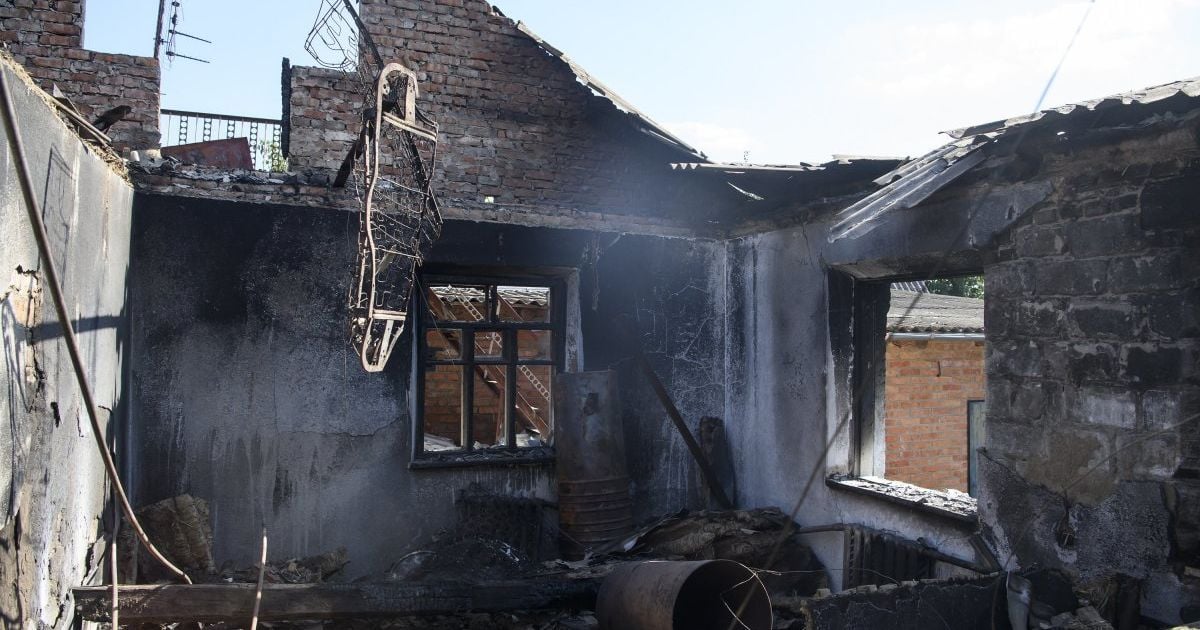 Пошкоджений від вибухів боєприпасів на військових складах житловий будинок в селі Павлівка Вінницької області