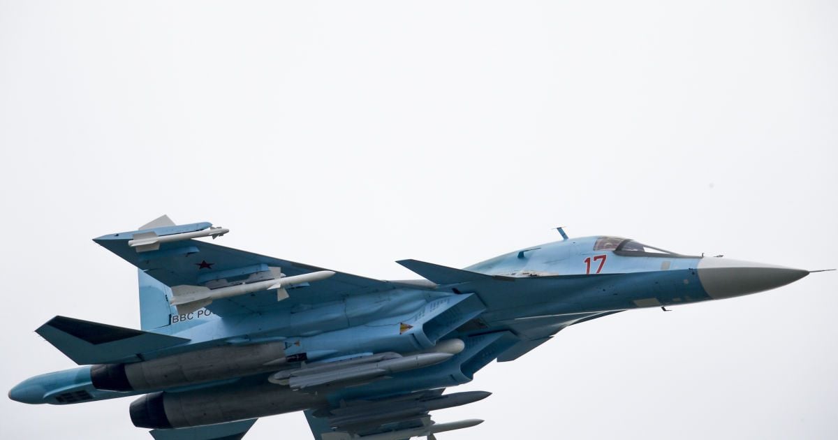 Російські винищувачі-бомбардувальники Су-34.