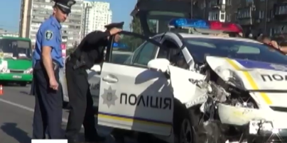 В Киеве полицейский автомобиль протаранил маршрутку