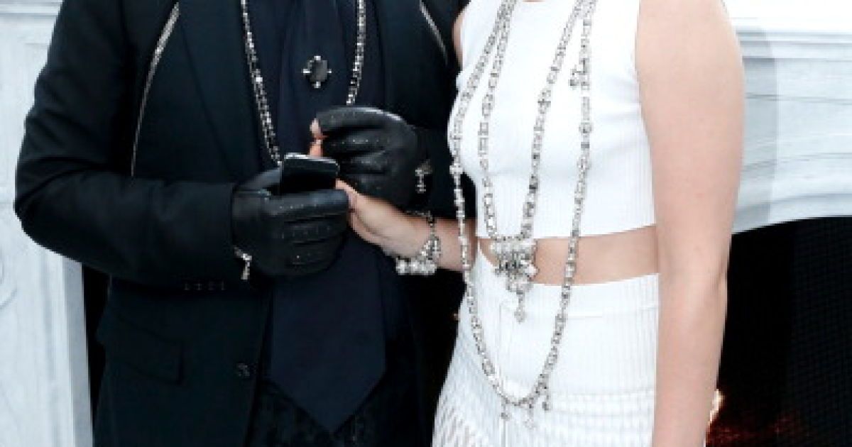 Карл Лагерфельд и Кристен Стюарт на показе Chanel&nbsp; в Париже, сезон осень-зима 2014-2015