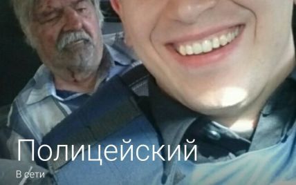 В Краматорске патрульный полицейский сделал селфи с окровавленным пенсионером