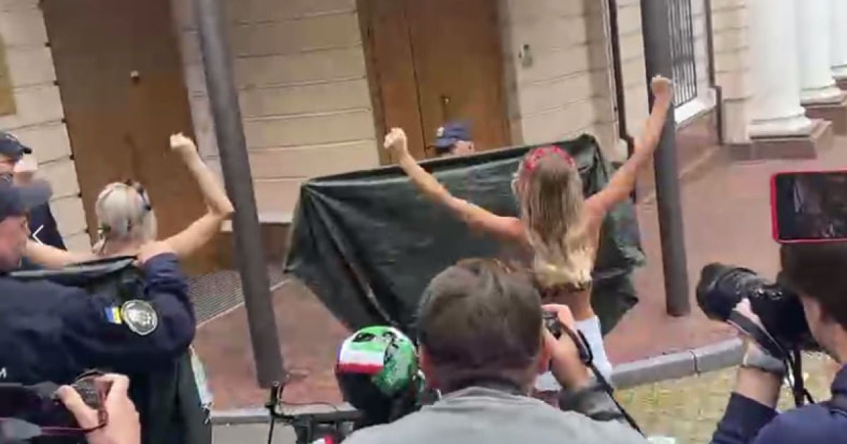 Активістки руху FEMEN ініціювали протест біля іранського посольства у Києві