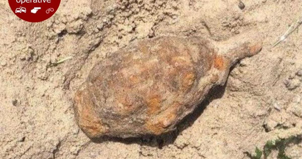В Киеве на детской площадке нашли гранату, которую в любой момент могла сдетонировать