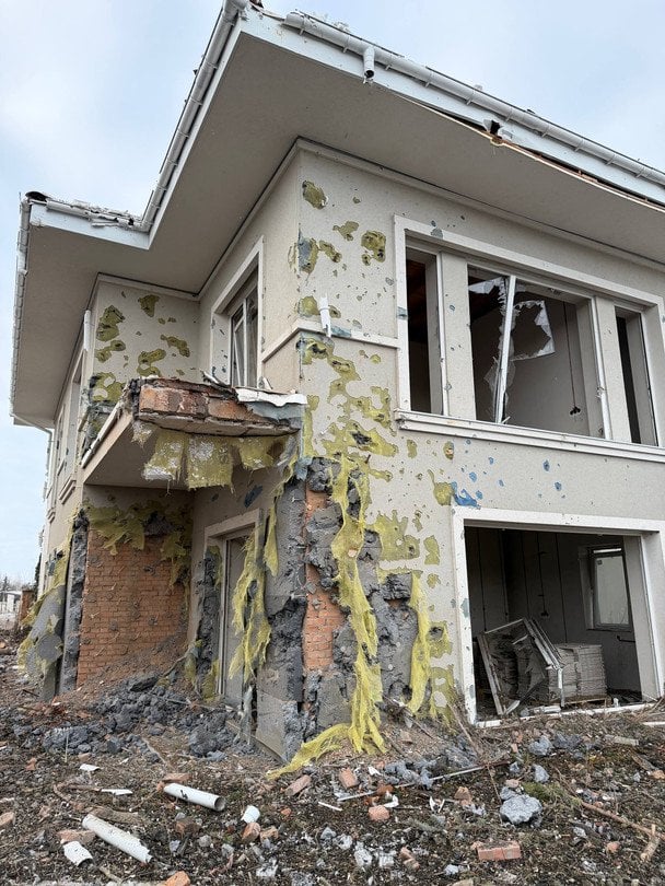 Будинок Володимира Остапчука та його колишньої дружини постраждав під час обстрілу