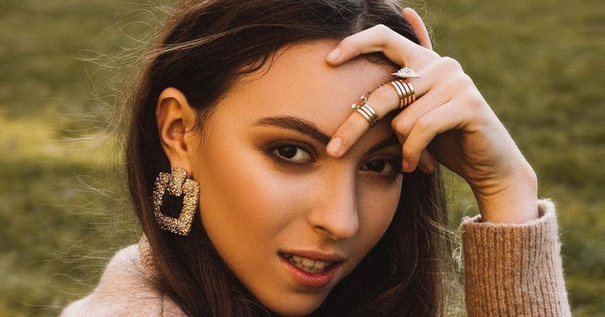 15-річна донька Олі Полякової показала, як дефілювала у воді