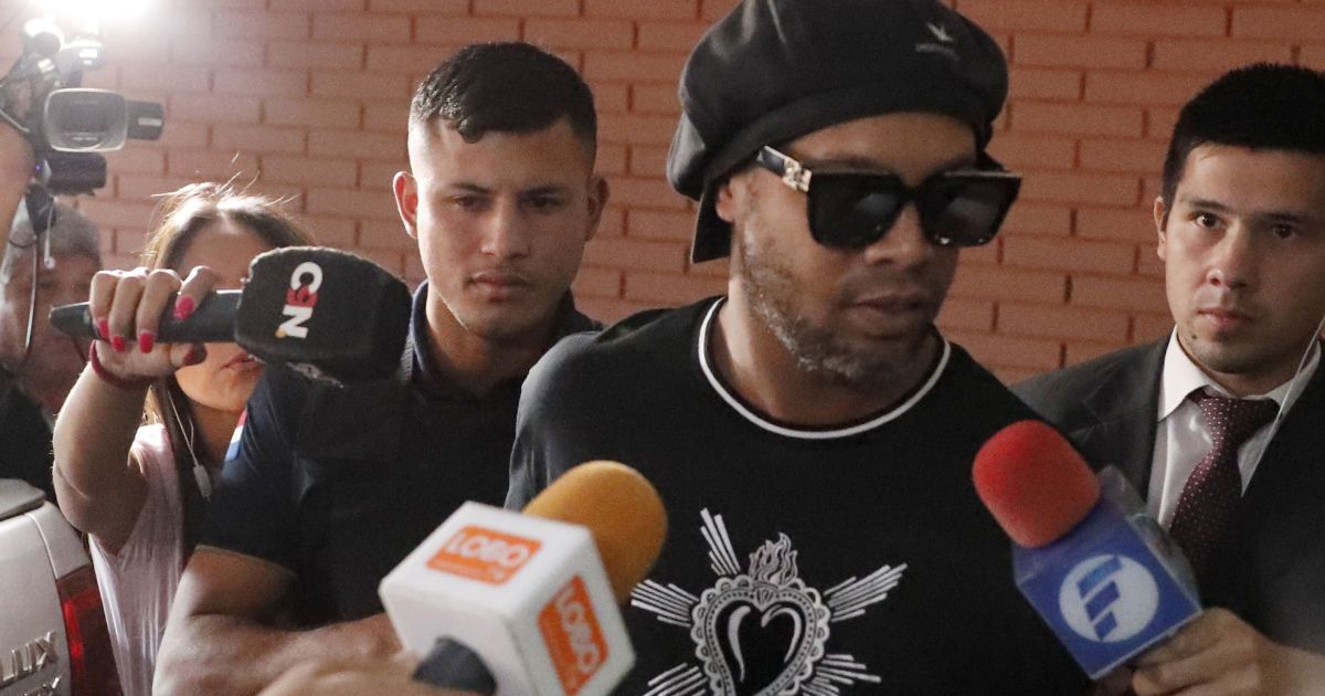 Продовження скандалу легенди: Роналдіньо звинувачують у зв'язку з нелегальним бізнесом