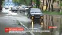 У Вінниці зливою затопило вулиці: вода доходила до дверцят машин