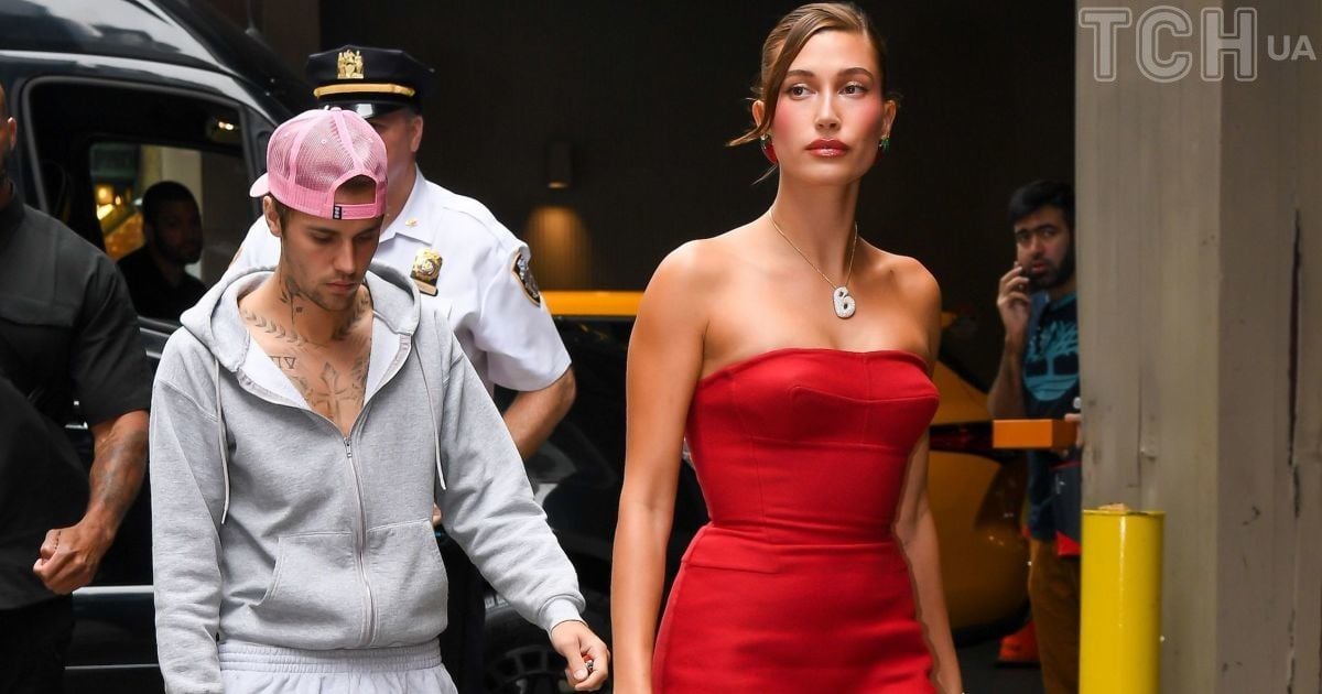 Hailey Bieber and Justin Bieber Spotted at Krispy Kreme in Times Square: A Fashionable Red Carpet Moment