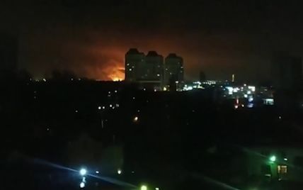 У Липецьку на території металургійного комбінату від вибуху обвалилася покрівля, над містом палає заграва: відео