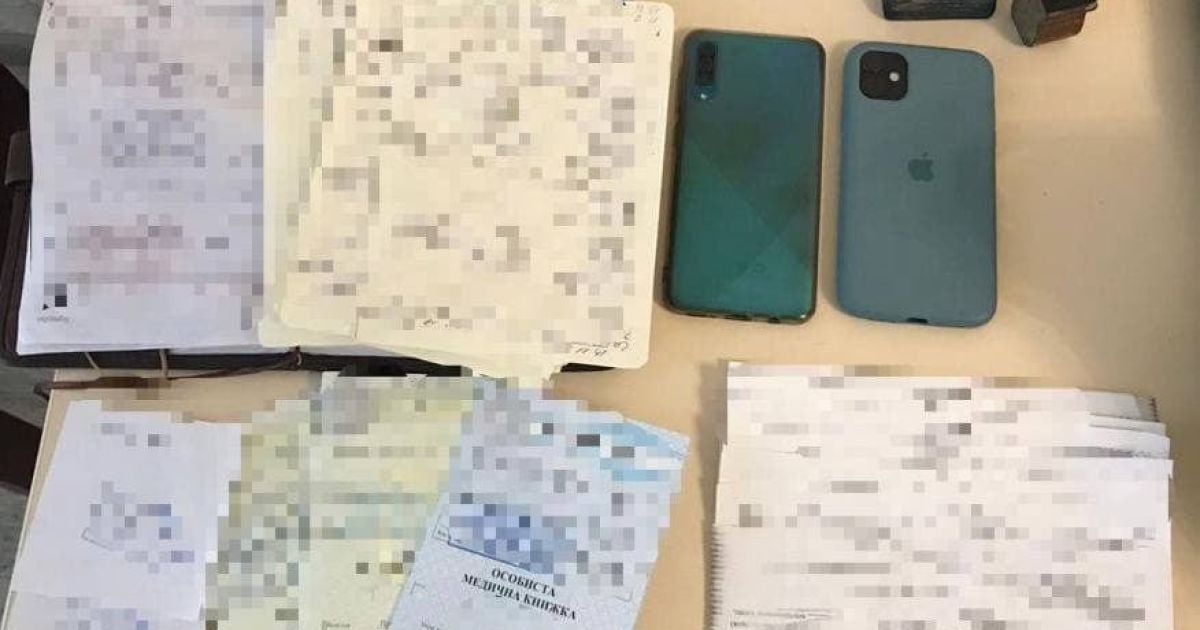 Медики однієї з лікарень Києва організували схему з фейковою вакцинацією від коронавірусу