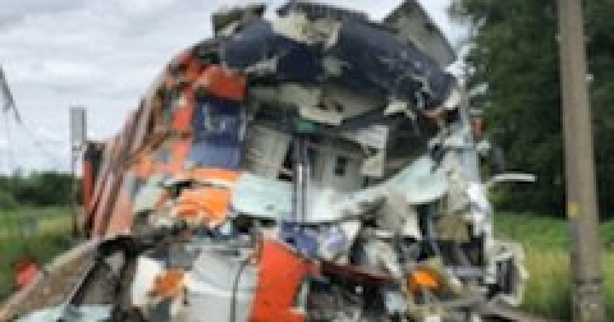 У Польщі лісовоз протаранив пасажирський потяг: три десятки поранених, серед них діти