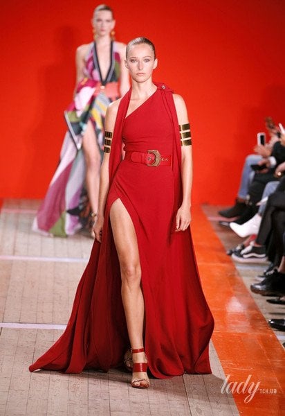 Коллекция Elie Saab прет-а-порте сезона весна-лето 2020 / © East News