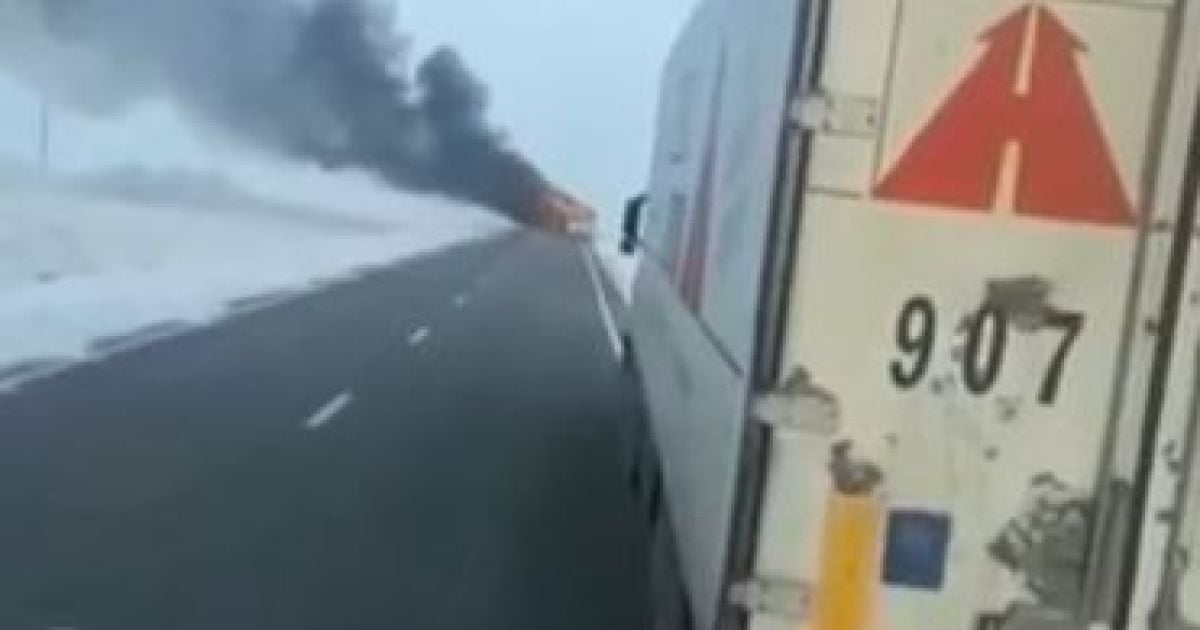 З'явилося відео охопленого полум'ям автобуса у Казахстані, в якому згоріли 52 людини